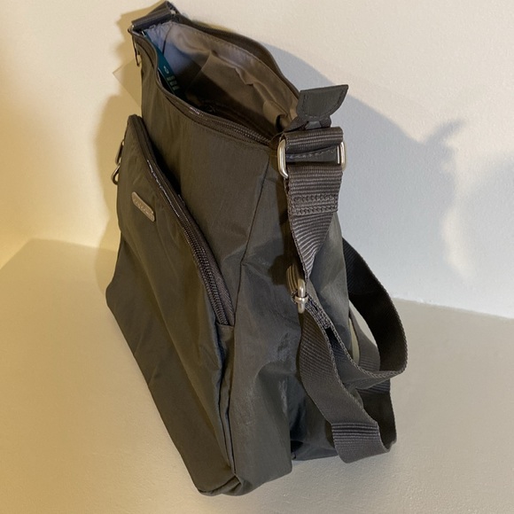 Baggallini crossbody bag - Picture 2 of 3